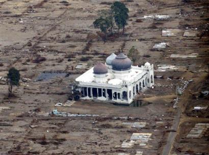 Mosque survived Tsunami in Indonesia