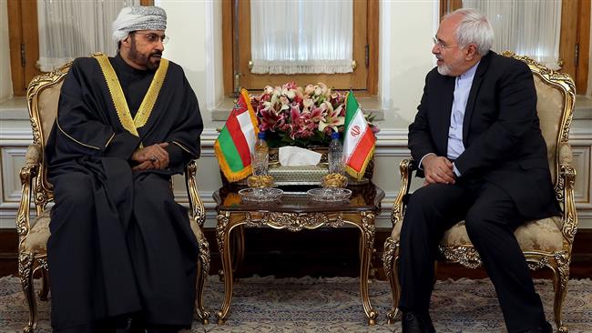 Iranian Foreign Minister Mohammad Javad Zarif (R) and Oman