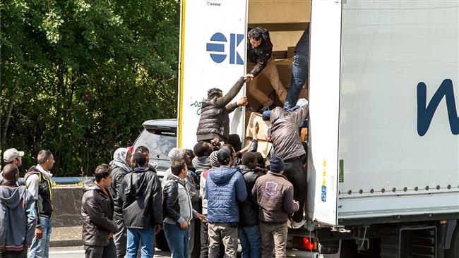 When the trucks slow down, refugees try to climb into the trailers to get on board.