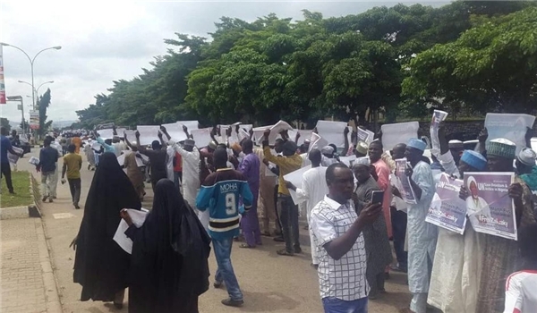 The protesters demanded the immediate release of their leader, Sheik Ibraheem El-Zakzaky