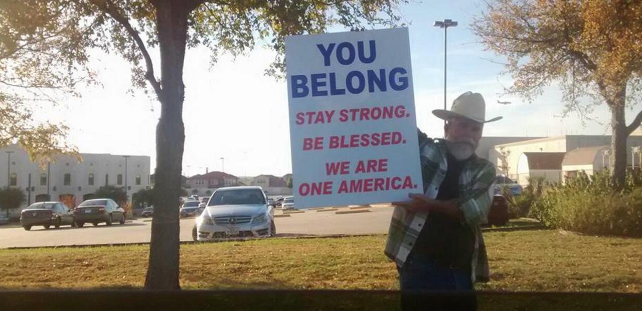 Texan cowboy shows solidarity with Muslims
