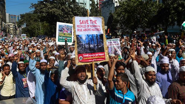 Bangladeshi activists march towards Myanmar’s embassy in Dhaka, Bangladesh, December 6, 2016, to protest against the persecution of Rohingya Muslims in Myanmar.