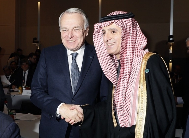 French Foreign Minister Jean-Marc Ayrault and Saudi Foreign Minister Adel al-Jubeir at the peace conference in Paris on 15 January, 2017 (AFP) 

