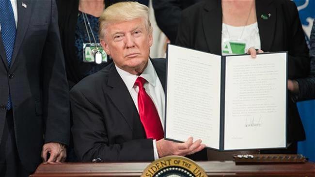 US President Donald Trump signs an executive order to start the Mexico border wall project at the Department of Homeland Security facility in Washington, DC, on January 25, 2017. (Photo by AFP)
