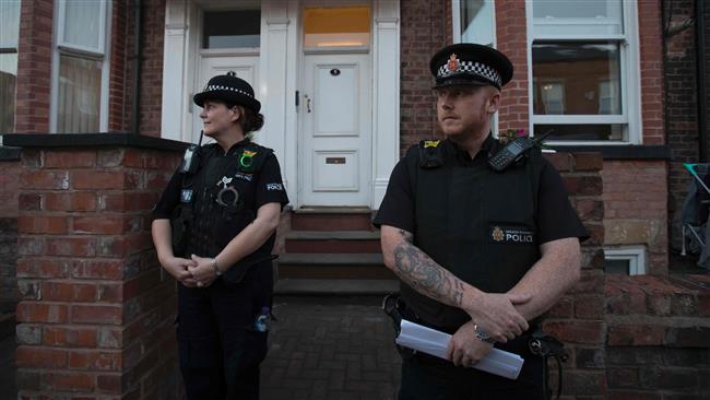 Police officers stand on duty outside a residential property on Springfield Street in Wigan, Greater Manchester on May 25, 2017, as their investigations continue into the May 22 terror attack at the Manchester Arena. (Photo by AFP)