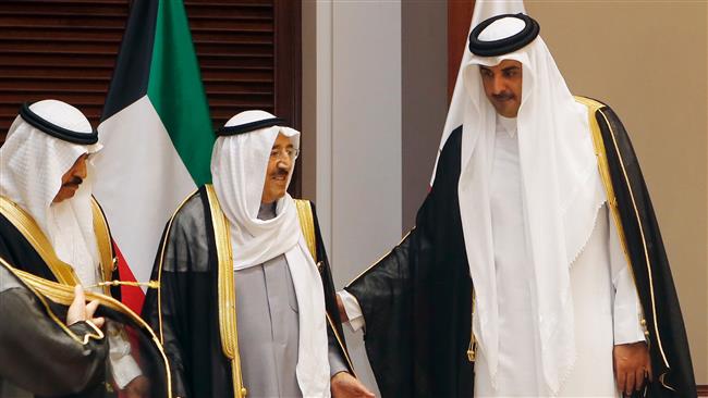 Emir of Qatar Sheikh Tamim bin Hamad Al Thani (R) and Emir of Kuwait Sabah al-Ahmad al-Jaber Al Sabah attend a [Persian] Gulf Cooperation Council (GCC) summit on December 6, 2016, in Manama. (Photo by AFP)
