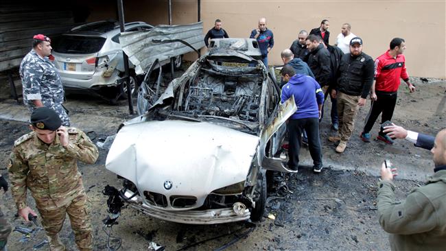 People inspect a damaged car following a car bomb blast in Sidon, southern Lebanon, on January 14, 2018. (Photo by Reuters)
