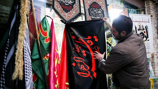 An Iranian man installs flags to mark the martyrdom anniversary of Hazrat Fatima Zahra (PBUH) on February 19, 2018. (Photo by Fars news agency)
