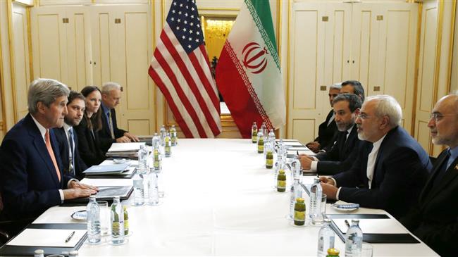 Then-US Secretary of State John Kerry (L) meets with Iranian Foreign Minister Javad Zarif (2R) in Vienna, Austria on Jan. 16, 2016. (AFP photo)
