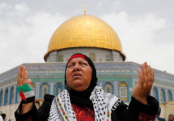 Palestinians Make Their Way to Attend 2nd Ramadan Friday Prayer in Jerusalem 
