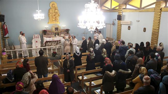 Iranian Christians attend Mass on Christmas Day at the Saint Mary Chaldean-Assyrian Catholic church in Tehran, Dec. 25, 2014. (Photo by AP)
