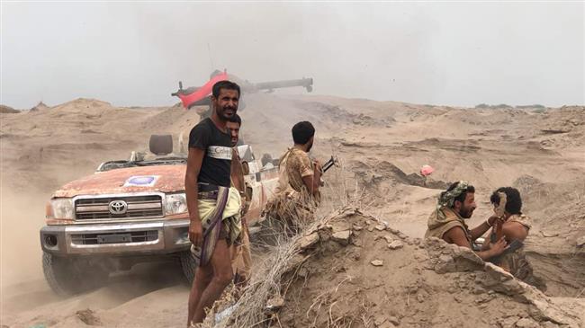 Saudi-backed Yemeni forces, loyal to ex-president Abd Rabbuh Mansur Hadi, man a barricade in the area of al-Fazah in Yemen