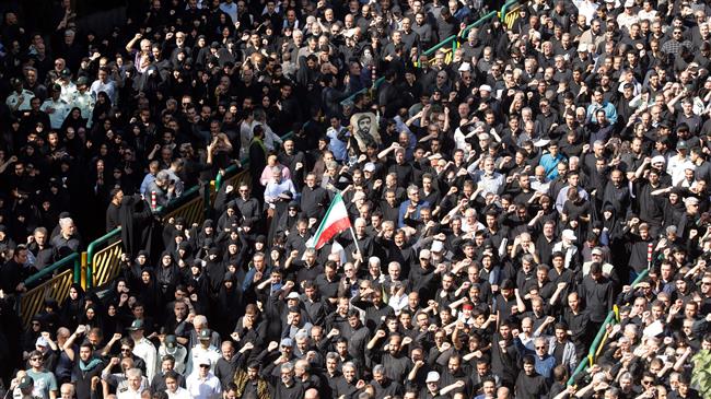 Iranians attend a funeral procession held for soldiers martyred in Iraq’s 1980-1988 war against the Islamic Republic in Tehran, September, 13, 2018. (Photo by AFP)
