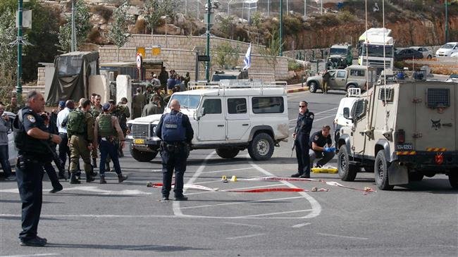 Israeli police and soldiers gather at the scene of an alleged stabbing attack at Elias junction near al-Khalil (Hebron) and the settlement of Kiryat Arba in the occupied West Bank on November 5, 2018. (Photo by AFP)
