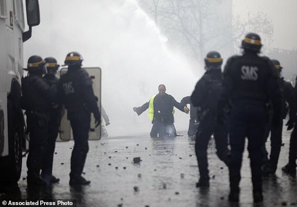 Protest Riot Shocks Paris, Leaves 133 Injured, 412 Arrested 