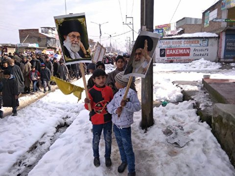 Kashmiris march in support of Iran’s Islamic Revolution