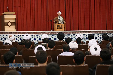 Ayatollah Mesbah Yazdi Met with Clergy Students of Qom Seminary Schools
