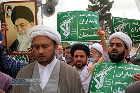 People in Qom support IRGC