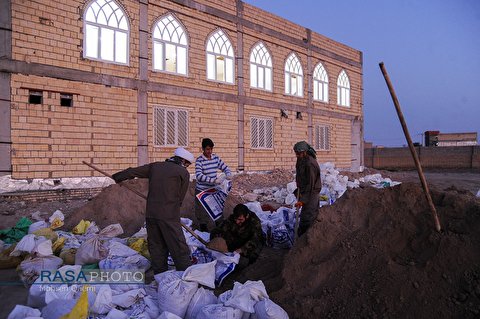 Filling the sandbags by a clergyman to prevent flood water damage in flood-hit city of Shadegan in South Eastern province of Khuzestan