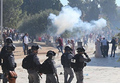 Israeli Forces Attack Palestinian Worshipers in Al-Aqsa