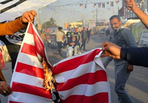 Iraqis Burn US Flags in Protest against US Attack on Hashd al-Shaabi Base