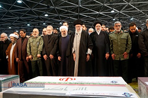 Imam Khamenei leading the funeral prayer for the heroes of the Iranian nation and the world of Resistance (Photos)