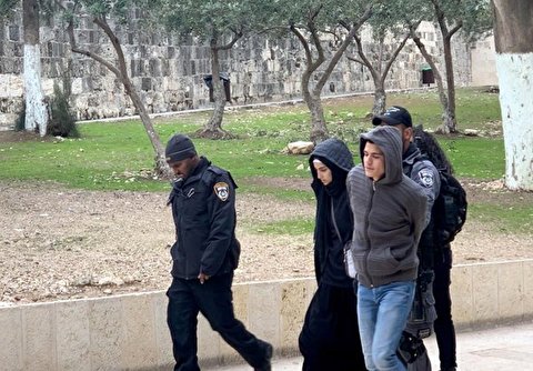 Israel Arrests 5 Palestinians at Al-Aqsa Mosque