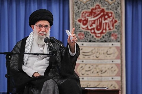 Why does Imam Khamenei believe the US will sink like the Titanic?