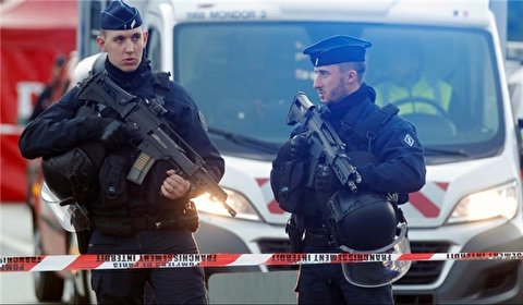 Gunman Opens Fire in Paris Mosque, Wounding One