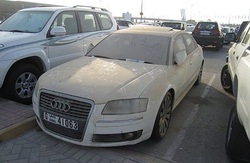 ماجرای رها شدن خودروها در خیابان های دبی چیست؟