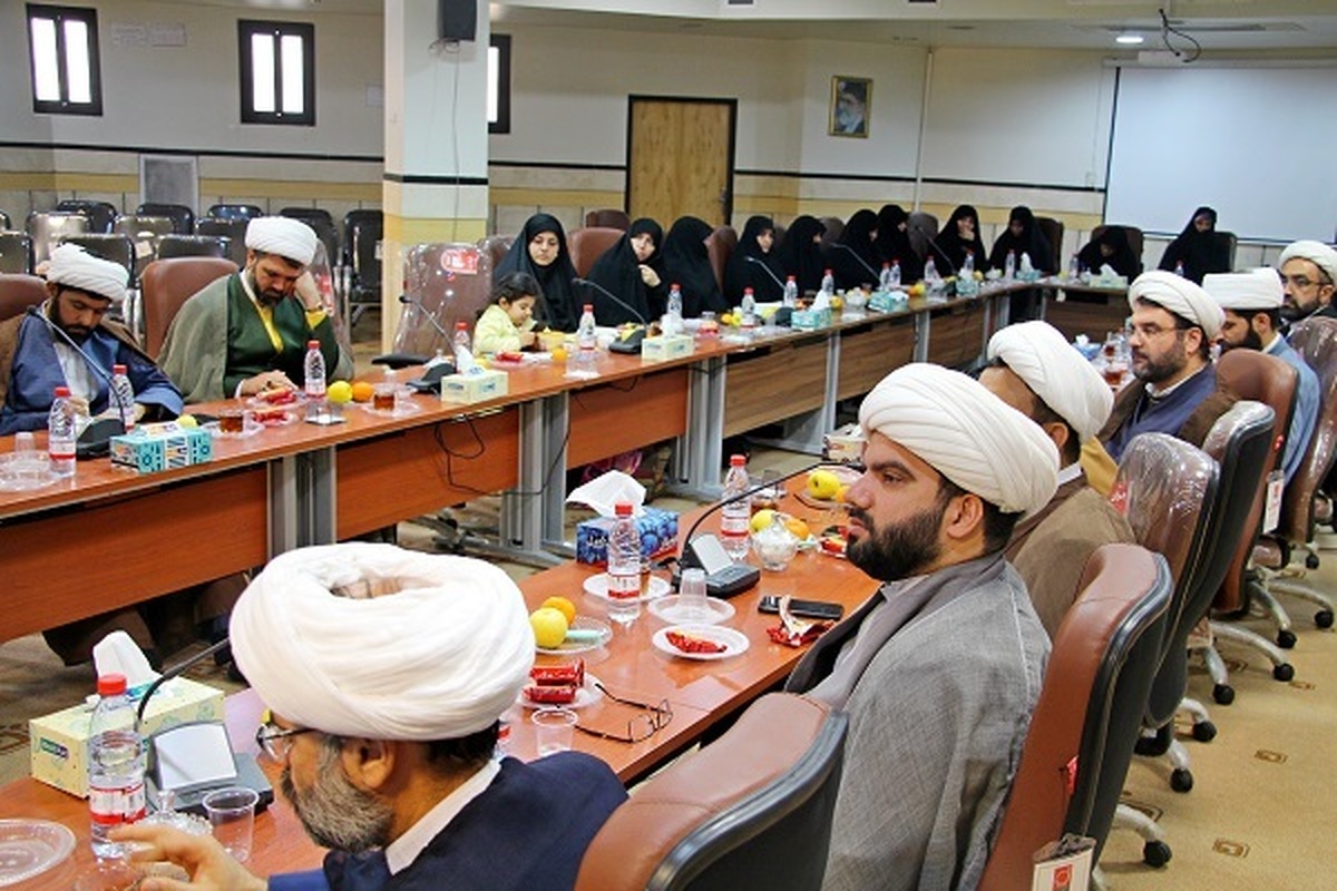 برگزاری دوره بصیرت افزایی سیاسی مدیران مدارس علمیه برادر و خواهر فارس + عکس