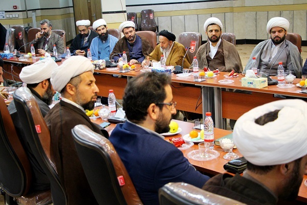 برگزاری دوره بصیرت افزایی سیاسی مدیران مدارس علمیه برادر و خواهر فارس+عکس