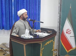 امام خمینی در سراسر جهان به اندیشه‌های دینی و ذهن های بیدار هویت بخشید