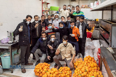 تهیه آبمیوه طبیعی برای بیماران کرونایی در شیراز‎