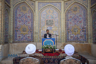 محفل انس با قرآن کریم در مسجد تاریخی نصیر الملک شیراز