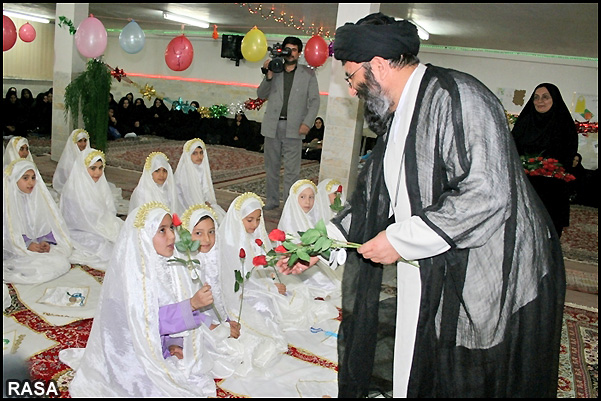 جشن تکليف دبستان دخترانه قدس و دبستان شاهد دختران با حضور امام جمعه خوي