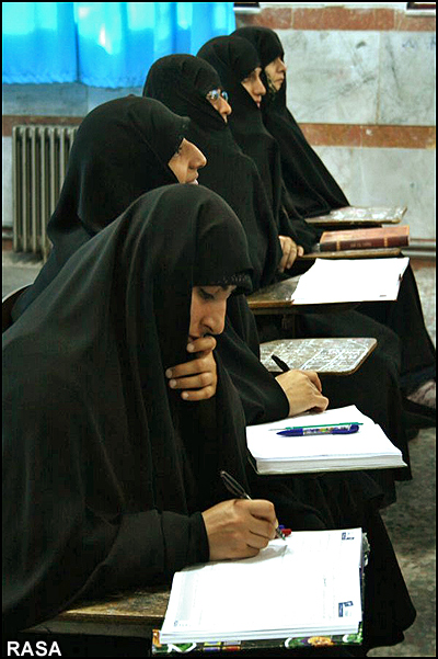 کارگاه آموزشی تفسیر و احکام در حوزه علمیه خواهران مشهد برگزار می شود