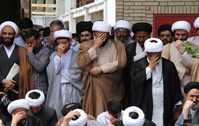 تجمع اعتراضآميز طلاب مشهد در پي هتك حرمت به مرقد حجر بن عدي