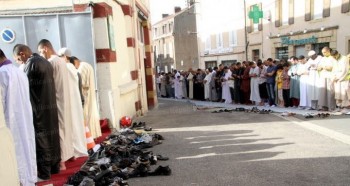 برگزاري نماز جماعت در خيابان در فرانسه 