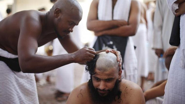 Shaving Hajj Pilgrims