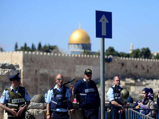 Israel restricts entry of Muslims into Al-Aqsa
