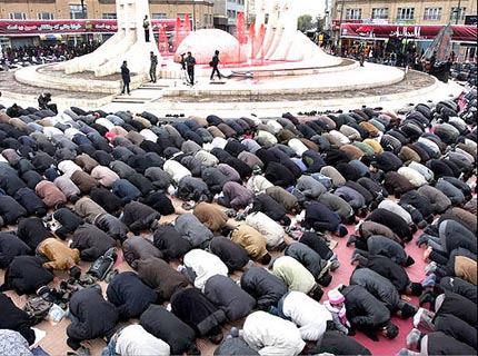 نماز ظهر عاشورا در زنجان