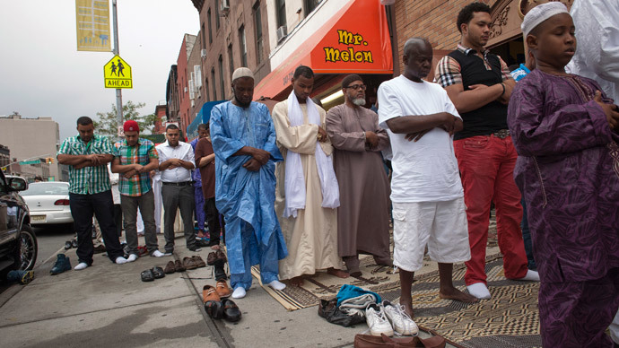 American Muslims Praying