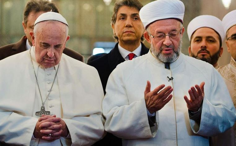 Pope Francis praying in Istanbul Mosque