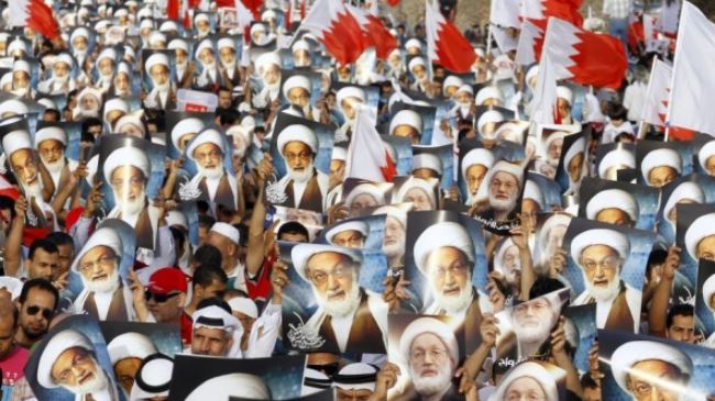 Bahrainis supporting Sheikh Qassim