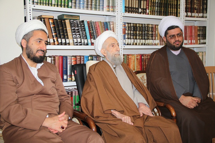 ديدار مديرکل اوقاف قزوين با آيت الله باريک بين