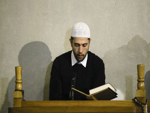 Bosnian Muslim reciting Quran