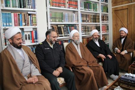 حجت الاسلام ابوتراب بهرامي رييس سازمان  عقيدتي سياسي نيروي انتظامي با آيت الله باريک بين نماينده ولي فقيه در قزوين