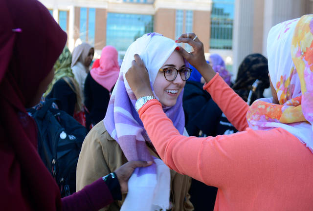 Minnesota Students Don Hijab to Know Islam