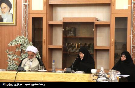 نشست درس اخلاق ويژه بانوان استان مرکزي با حضور آيت الله دري نجف آبادي